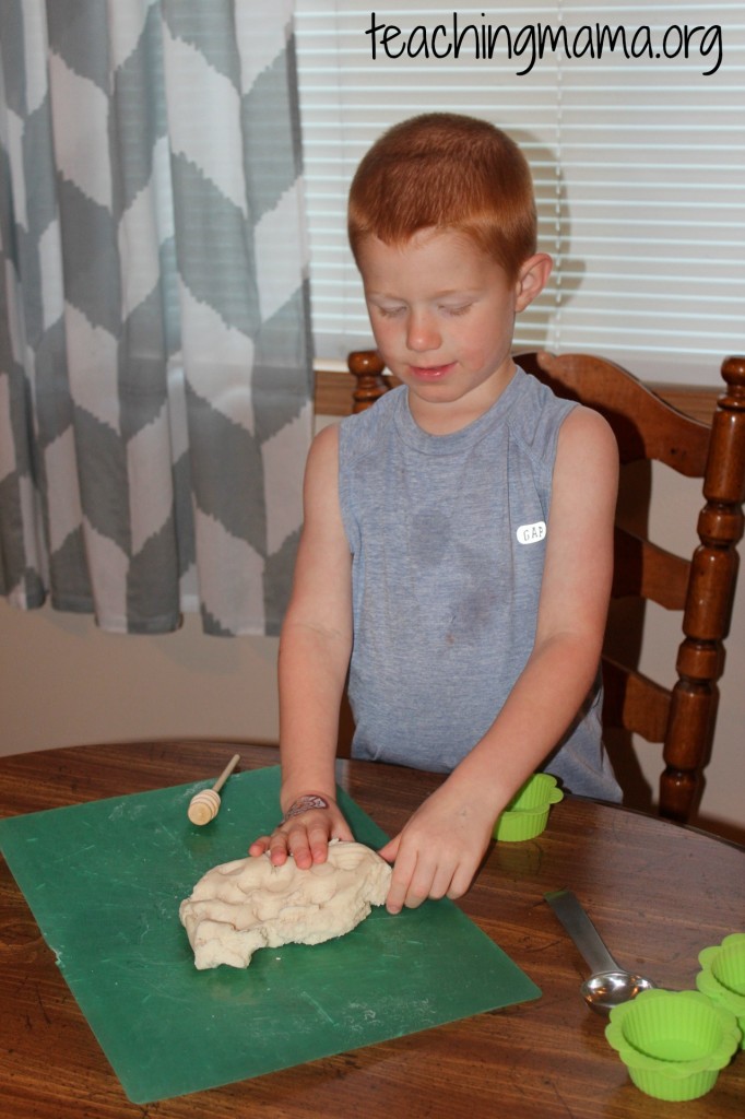 https://teachingmama.org/wp-content/uploads/2014/06/Feeling-Playdough-682x1024.jpg