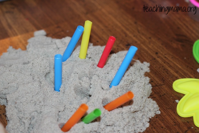 12 FUN WAYS TO PLAY WITH KINETIC SAND YOUR KIDS WILL LOVE