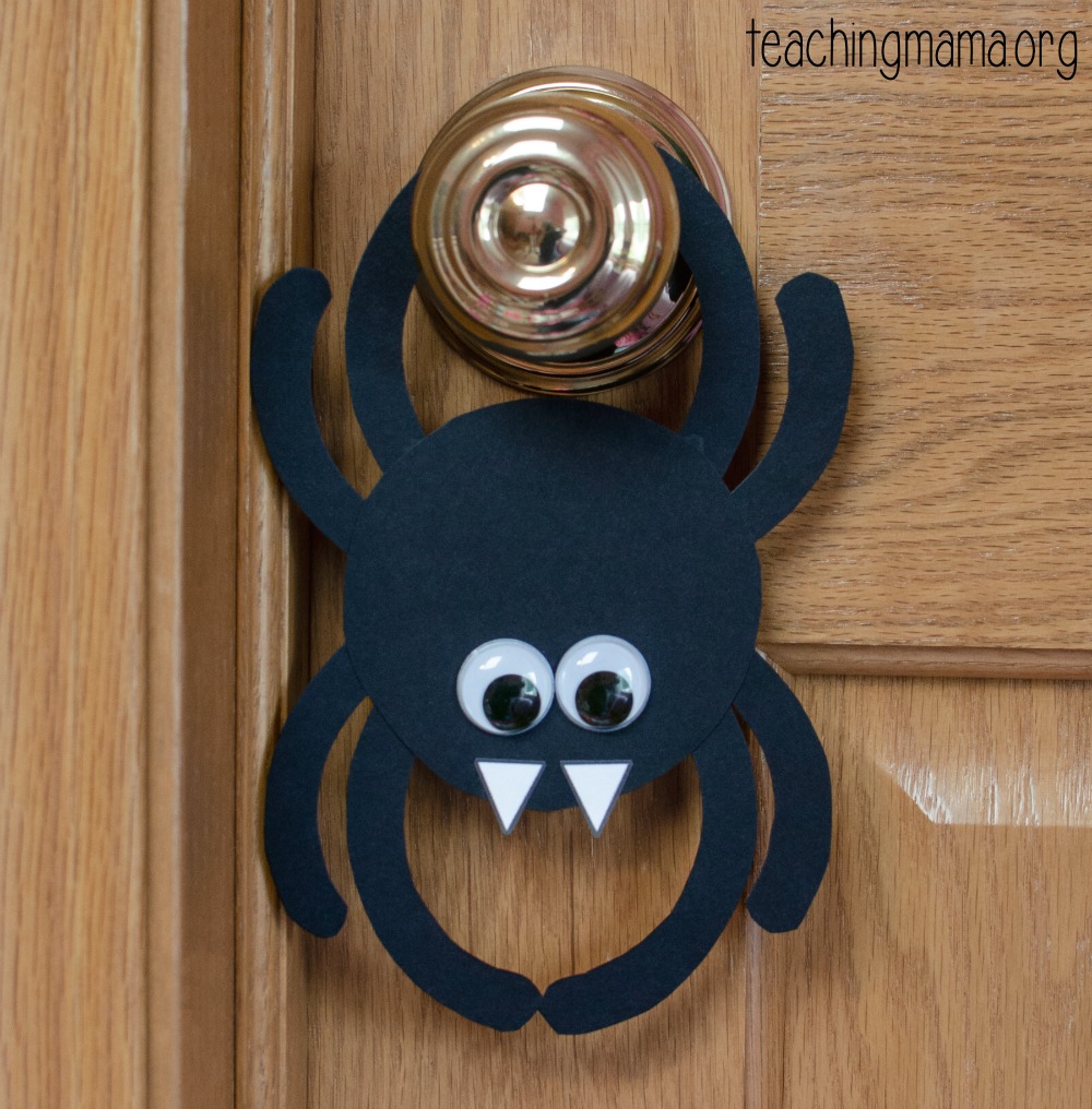 door hanger spider craft